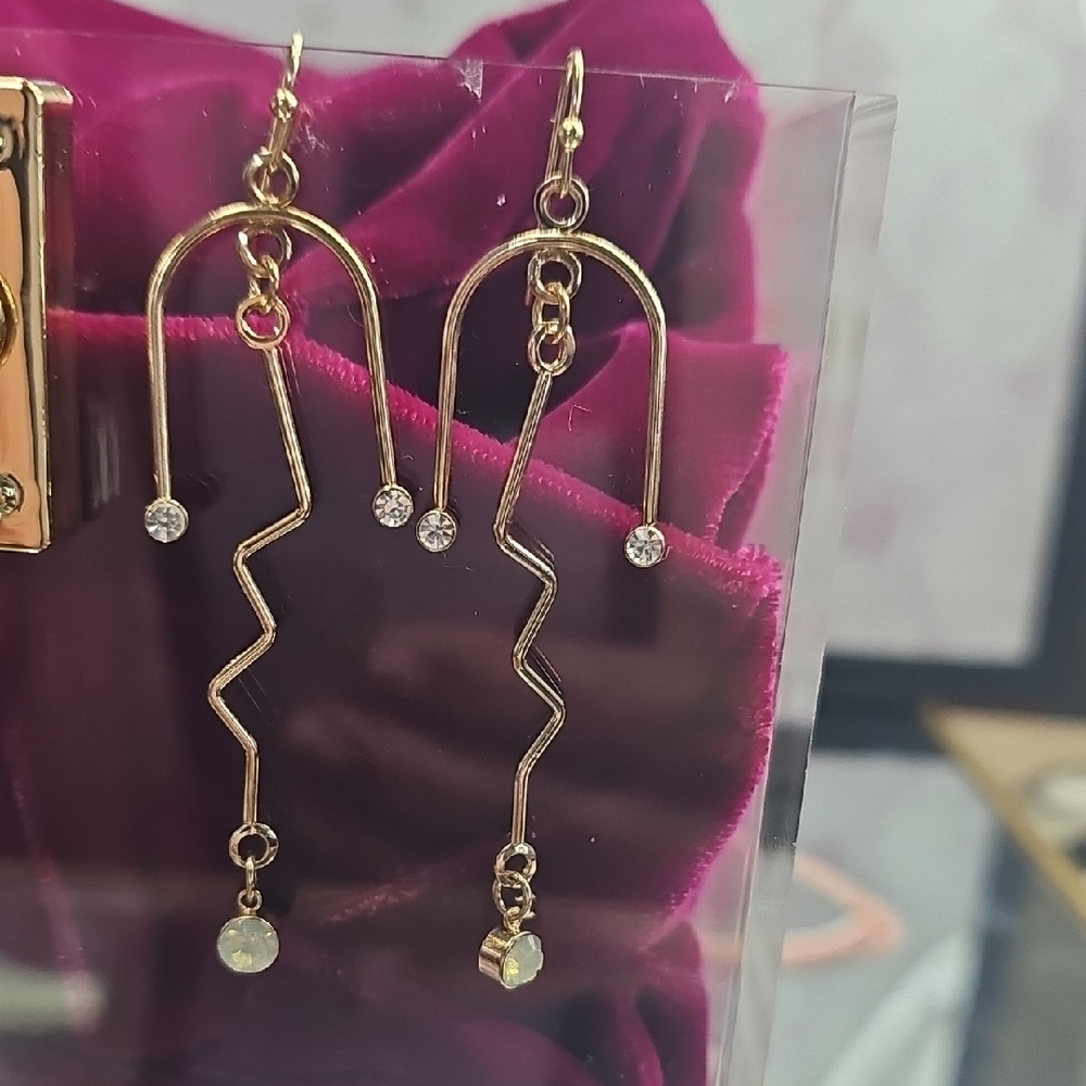 #0067 Wallflower Gold Zigzag Dangle Earrings